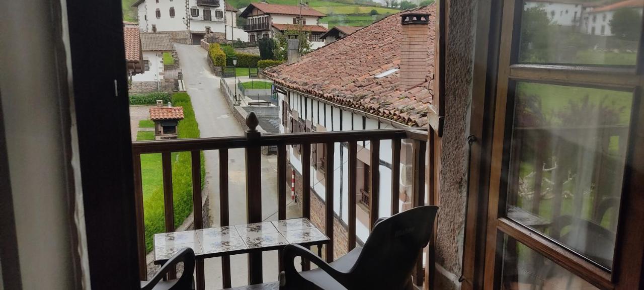Hostal Mendaurpe Ituren Exteriér fotografie